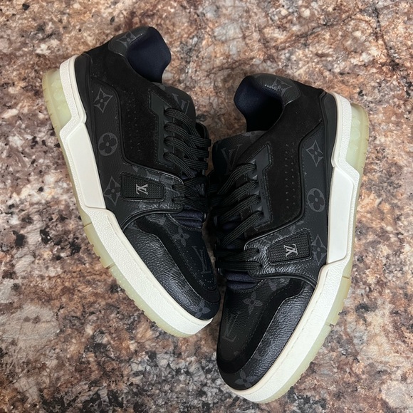 Louis Vuitton Trainer black monogram size 6LV or 7.5-8 US authentic LV white - Picture 1 of 9